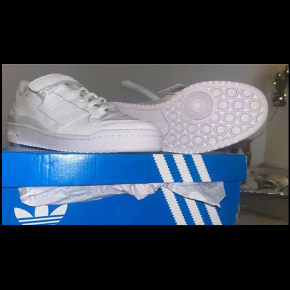 SOLD Shoes Adidas men’s forum low casual sneakers size 9 new with box